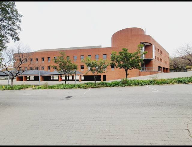 3,230M² BUSINESS TO LET IN VORNA VALLEY